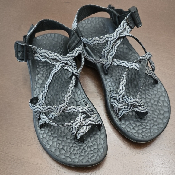 CHACO Black and Gray Strappy Sandals Sz 6 Women's - Picture 1 of 5